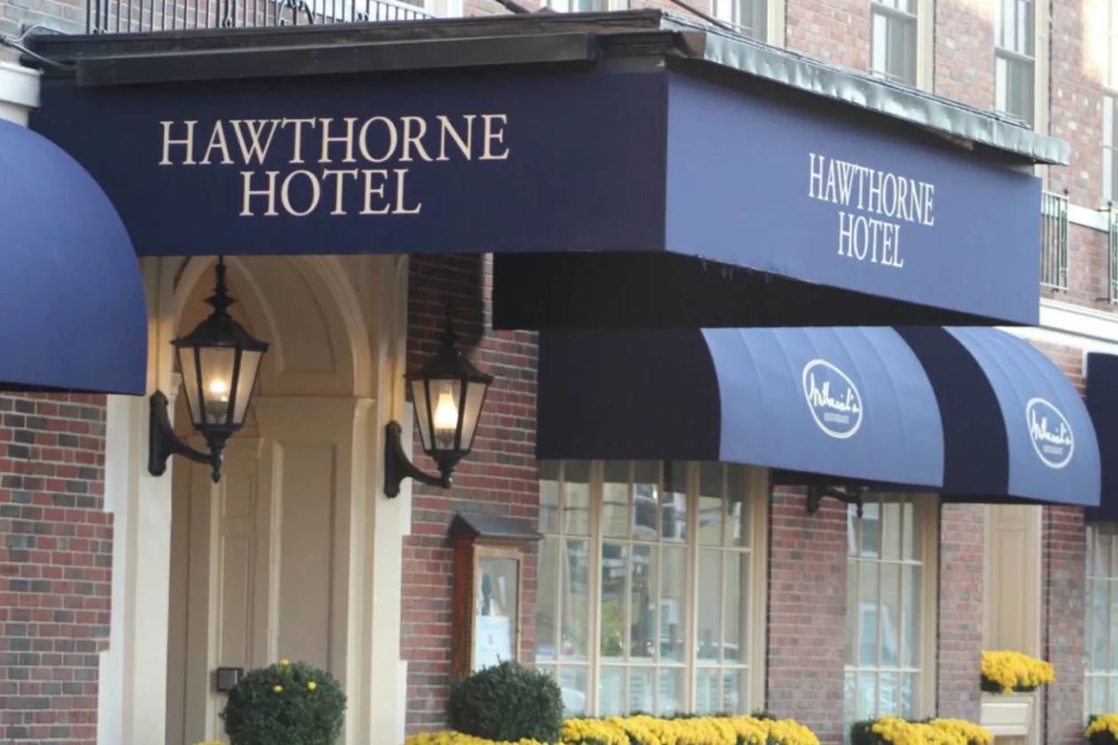 Front door of the Hawthorne Hotel in Salem